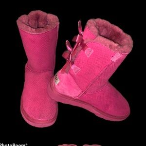 EUC -UGG Bailey Bow short Boots Size 7